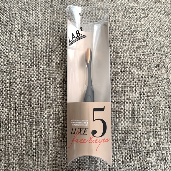 L.A.B.2 Face & Eyes Luxe 5 Multipurpose Makeup Brush - Picture 1 of 4